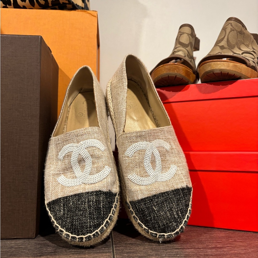CHANEL Tan and Black Espadrilles